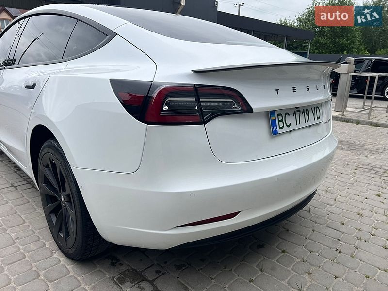 Седан Tesla Model 3 2021 в Львові