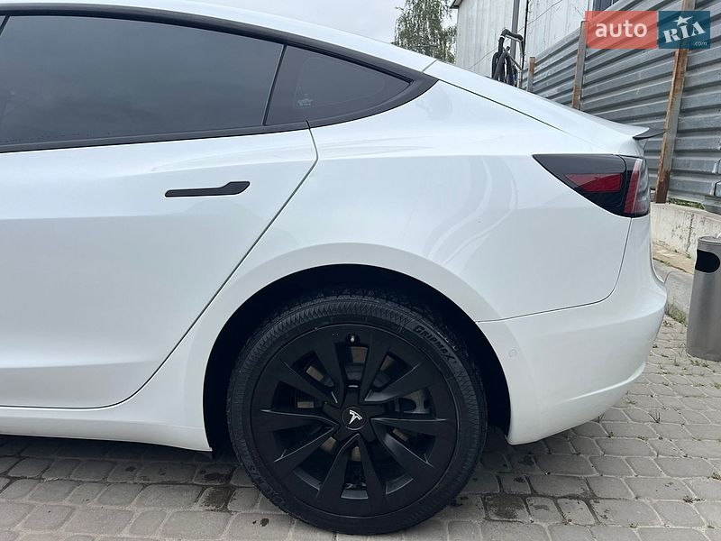 Седан Tesla Model 3 2021 в Львові