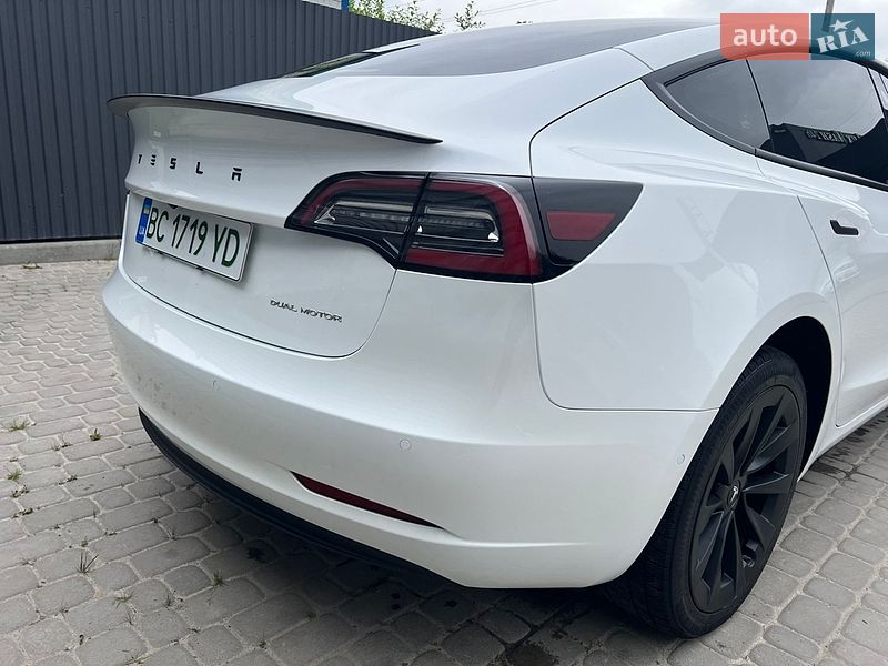 Седан Tesla Model 3 2021 в Львові