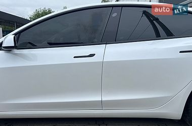 Седан Tesla Model 3 2021 в Львові