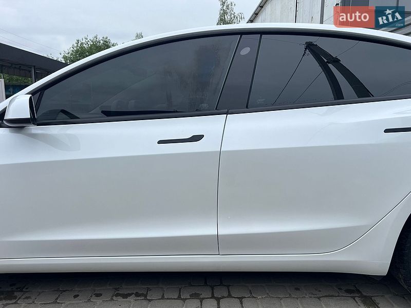 Седан Tesla Model 3 2021 в Львові