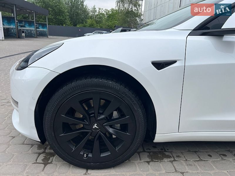 Седан Tesla Model 3 2021 в Львові