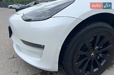 Седан Tesla Model 3 2021 в Львові