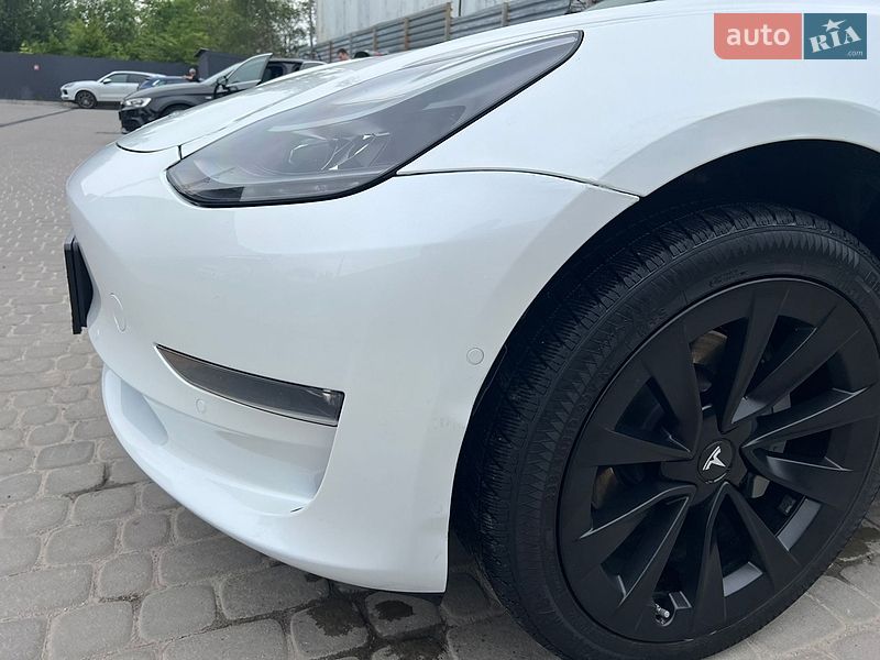 Седан Tesla Model 3 2021 в Львові
