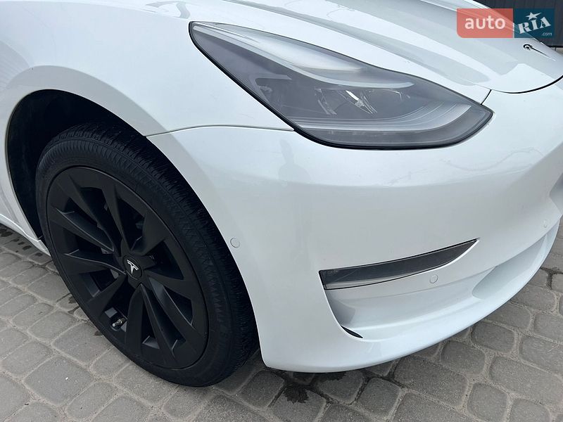 Седан Tesla Model 3 2021 в Львові