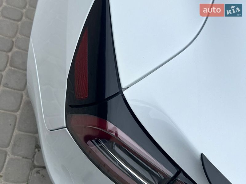 Седан Tesla Model 3 2021 в Львові