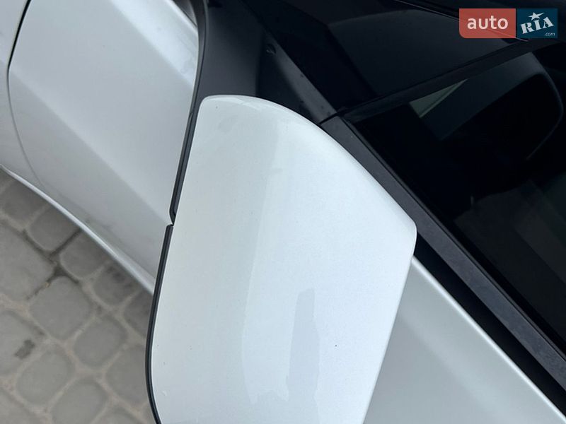 Седан Tesla Model 3 2021 в Львові