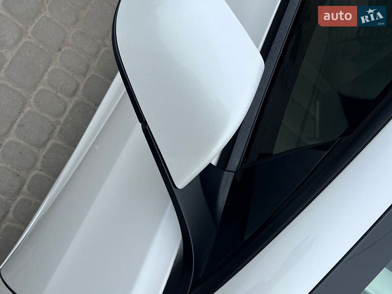 Седан Tesla Model 3 2021 в Львові