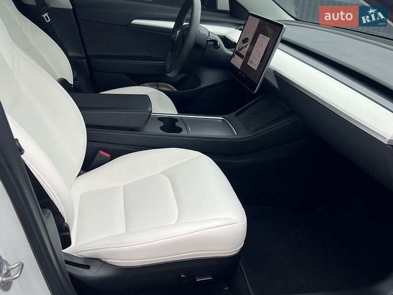 Седан Tesla Model 3 2021 в Львові