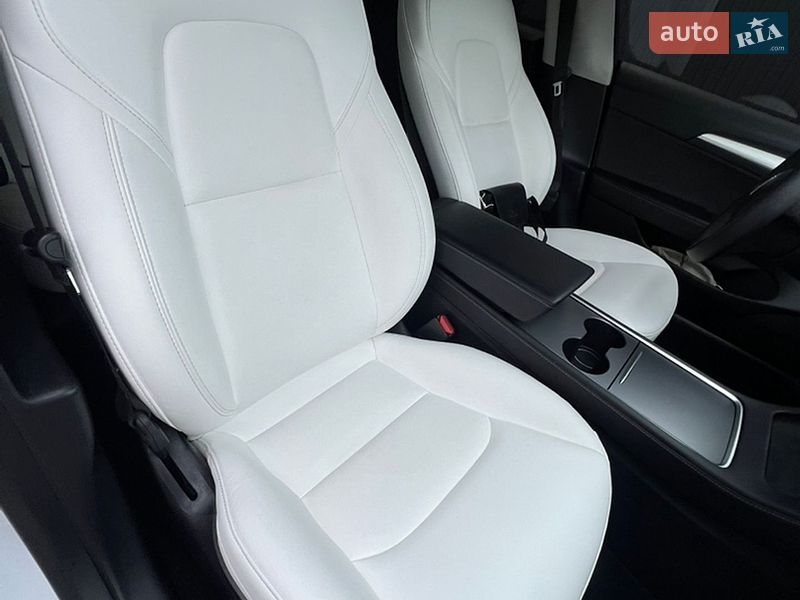 Седан Tesla Model 3 2021 в Львові