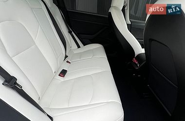 Седан Tesla Model 3 2021 в Львові
