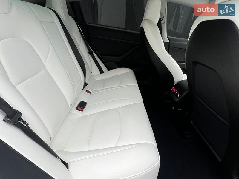 Седан Tesla Model 3 2021 в Львові