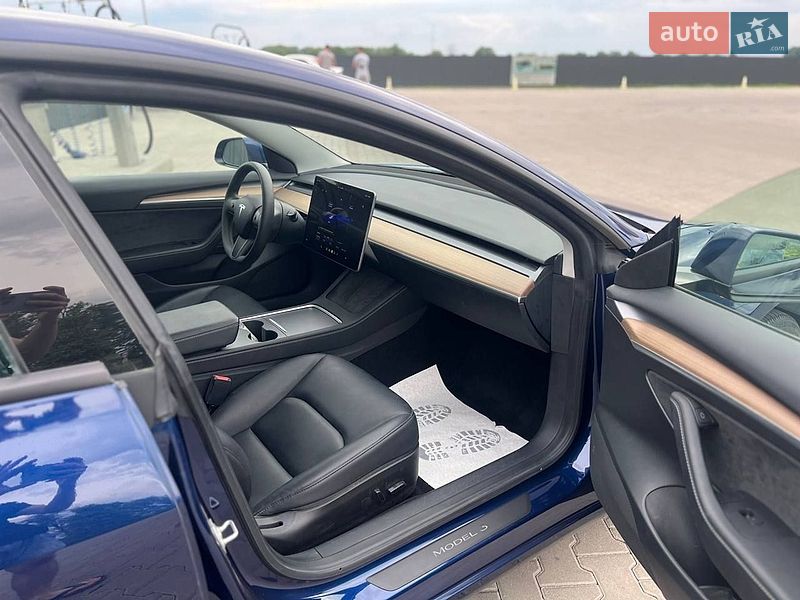 Седан Tesla Model 3 2023 в Киеве