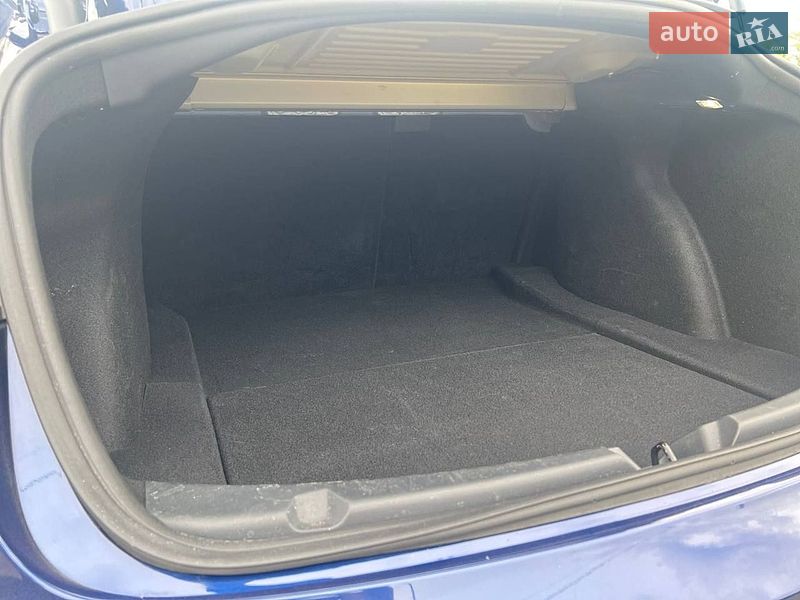 Седан Tesla Model 3 2023 в Киеве