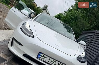 Седан Tesla Model 3 2020 в Ровно Седан Tesla Model 3 2020 в Ровно