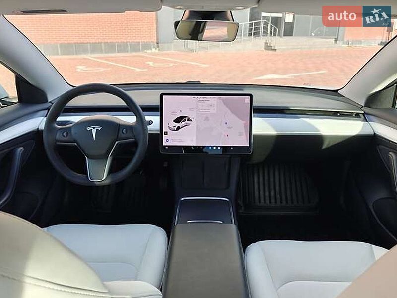 Седан Tesla Model 3 2021 в Львові
