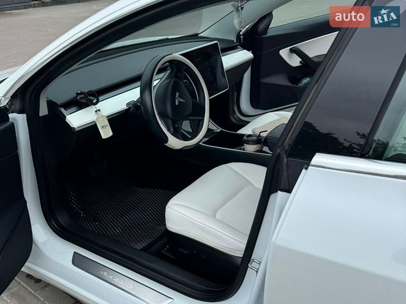 Седан Tesla Model 3 2019 в Тернополе