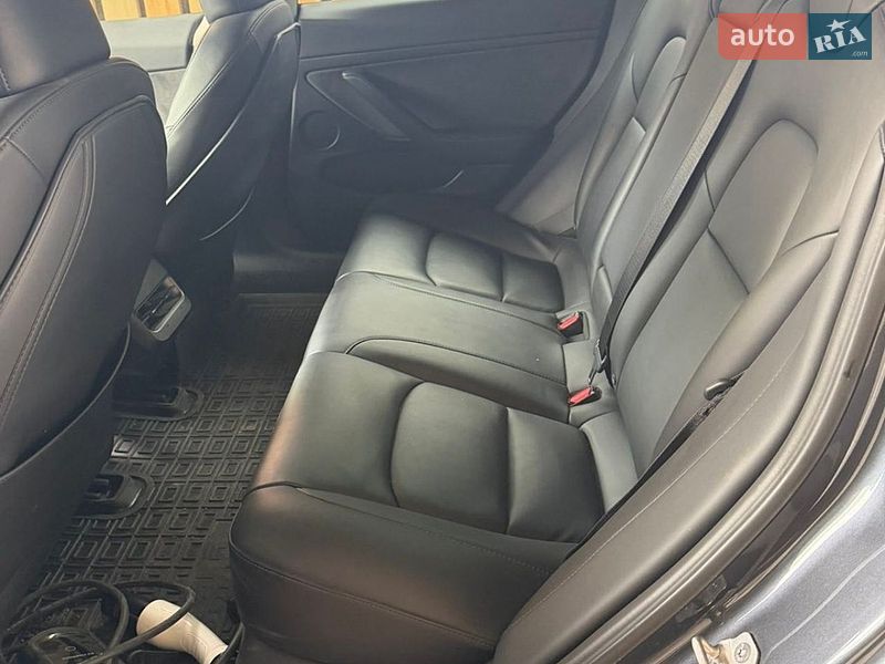 Седан Tesla Model 3 2023 в Броварах