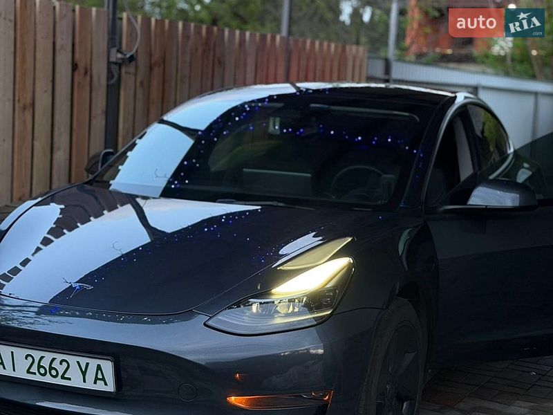 Седан Tesla Model 3 2023 в Броварах