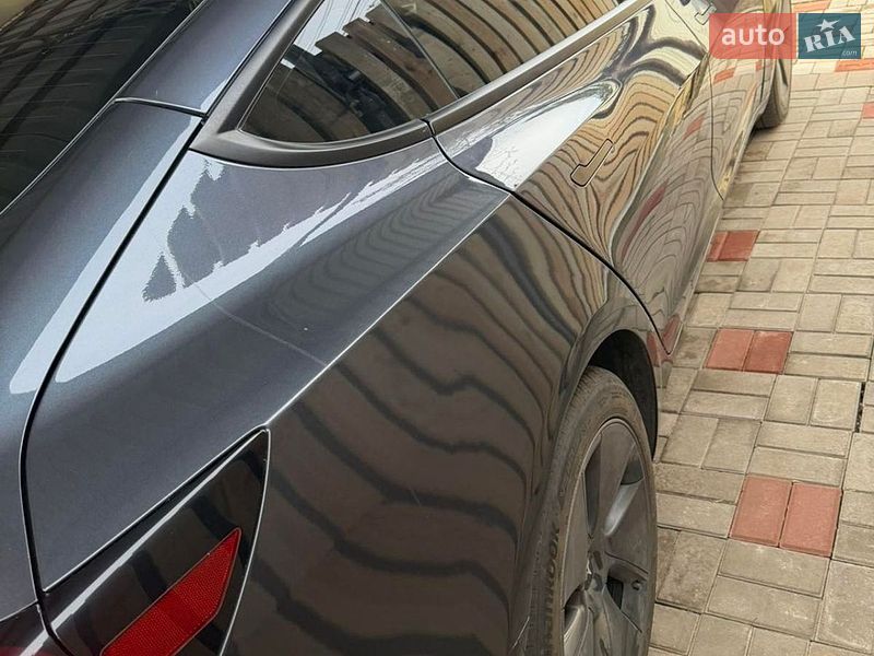 Седан Tesla Model 3 2023 в Броварах
