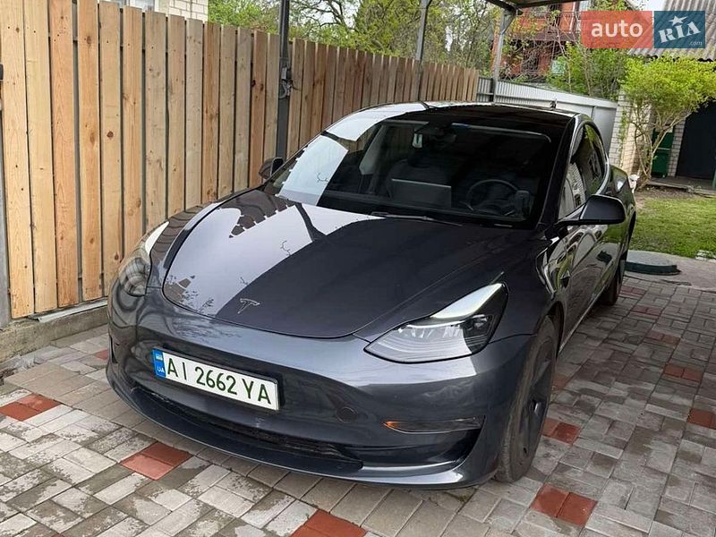 Седан Tesla Model 3 2023 в Броварах