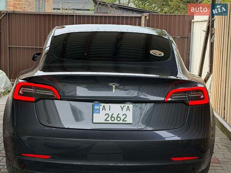 Седан Tesla Model 3 2023 в Броварах