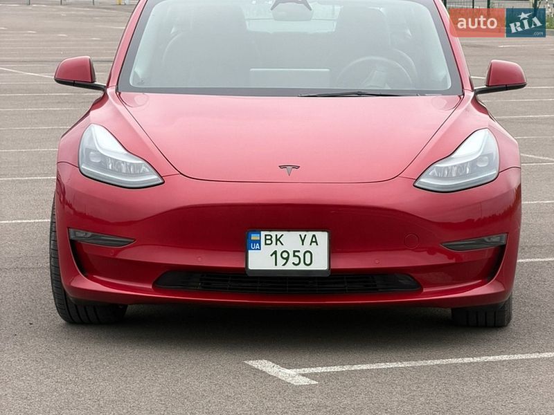 Седан Tesla Model 3 2022 в Ровно