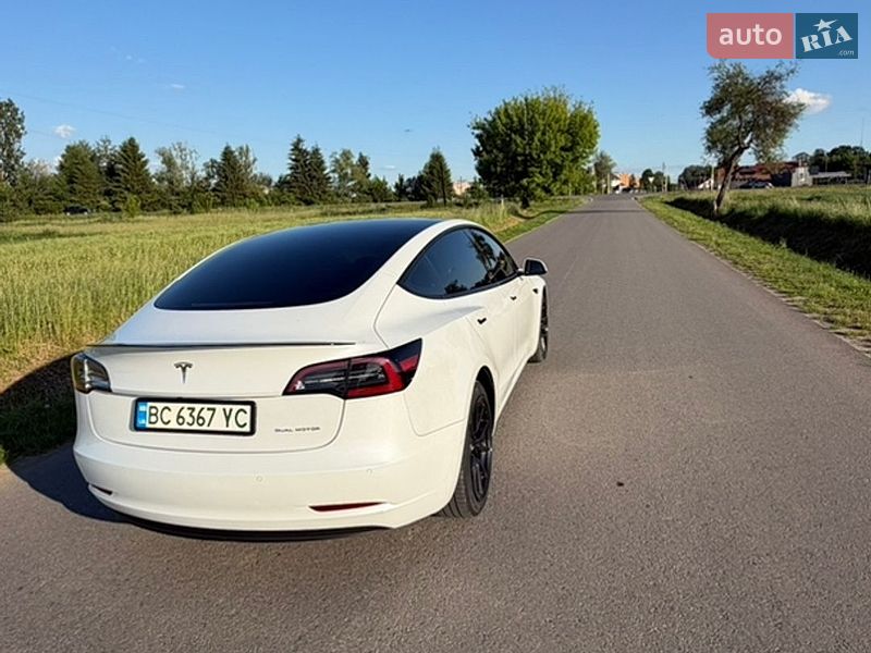 Седан Tesla Model 3 2021 в Самборі