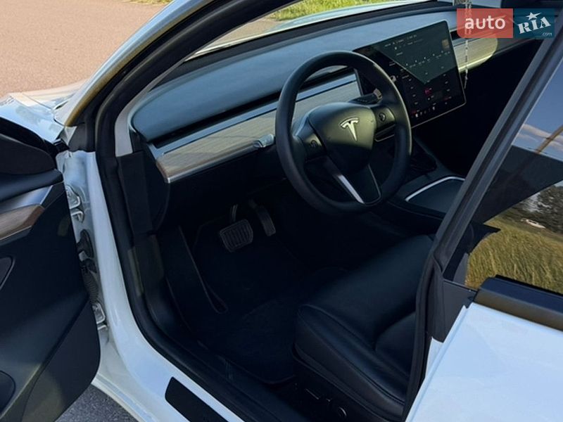 Седан Tesla Model 3 2021 в Самборе