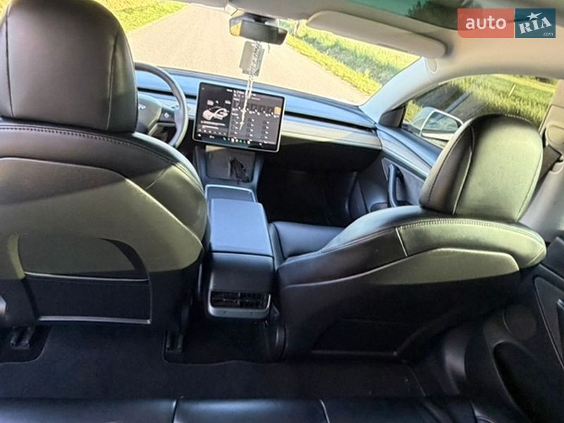 Седан Tesla Model 3 2021 в Самборі