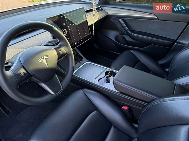 Седан Tesla Model 3 2021 в Самборе