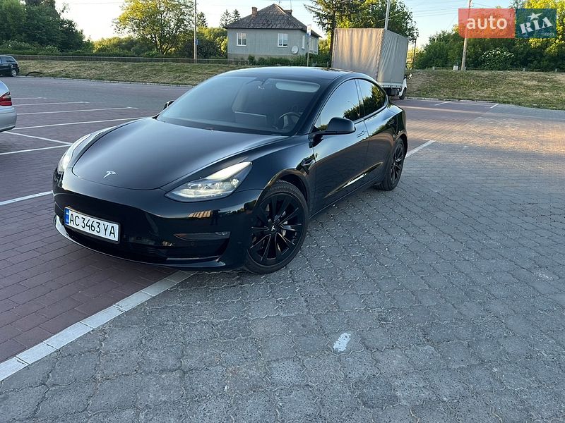 Седан Tesla Model 3 2021 в Луцке