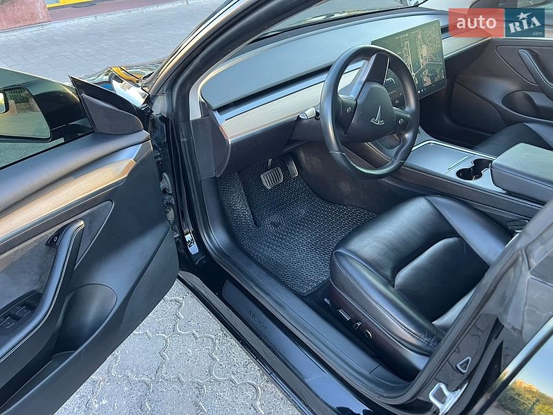 Седан Tesla Model 3 2021 в Луцке