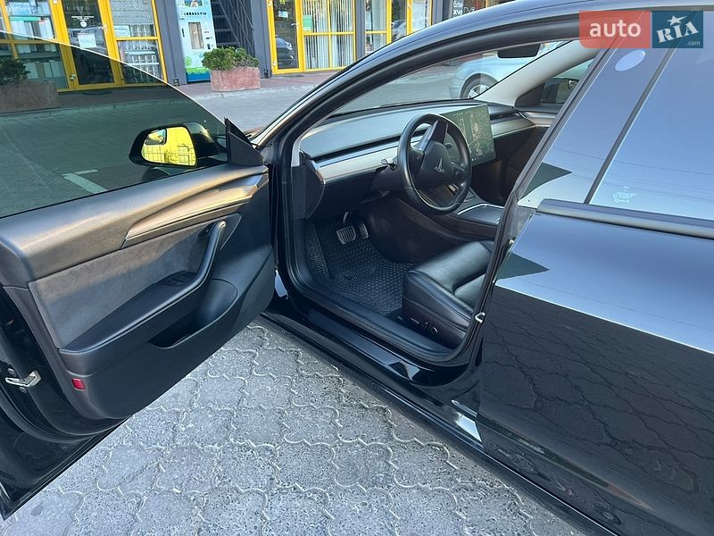 Седан Tesla Model 3 2021 в Луцке
