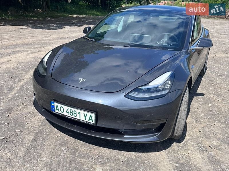 Седан Tesla Model 3 2019 в Ужгороде