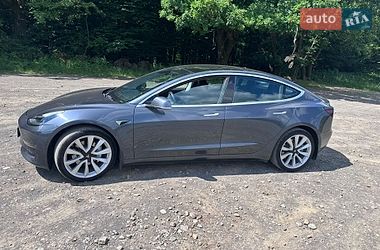 Седан Tesla Model 3 2019 в Ужгороде