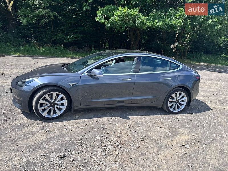 Седан Tesla Model 3 2019 в Ужгороде