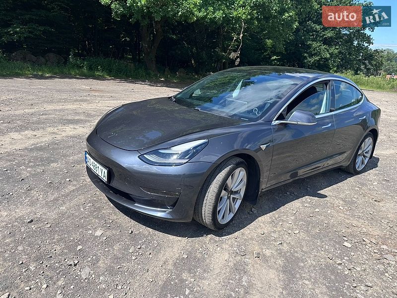 Седан Tesla Model 3 2019 в Ужгороді