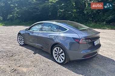 Седан Tesla Model 3 2019 в Ужгороде