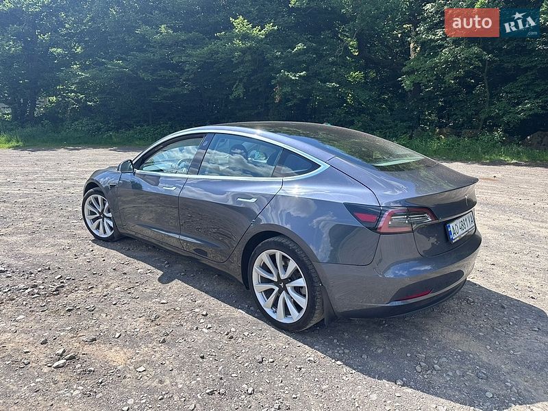Седан Tesla Model 3 2019 в Ужгороде