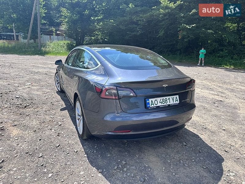 Седан Tesla Model 3 2019 в Ужгороде