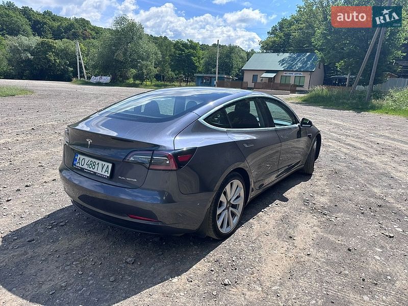 Седан Tesla Model 3 2019 в Ужгороде