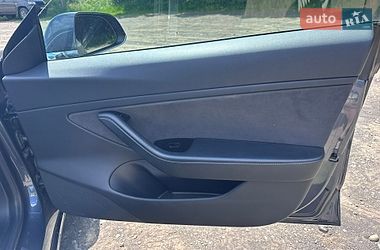 Седан Tesla Model 3 2019 в Ужгороде