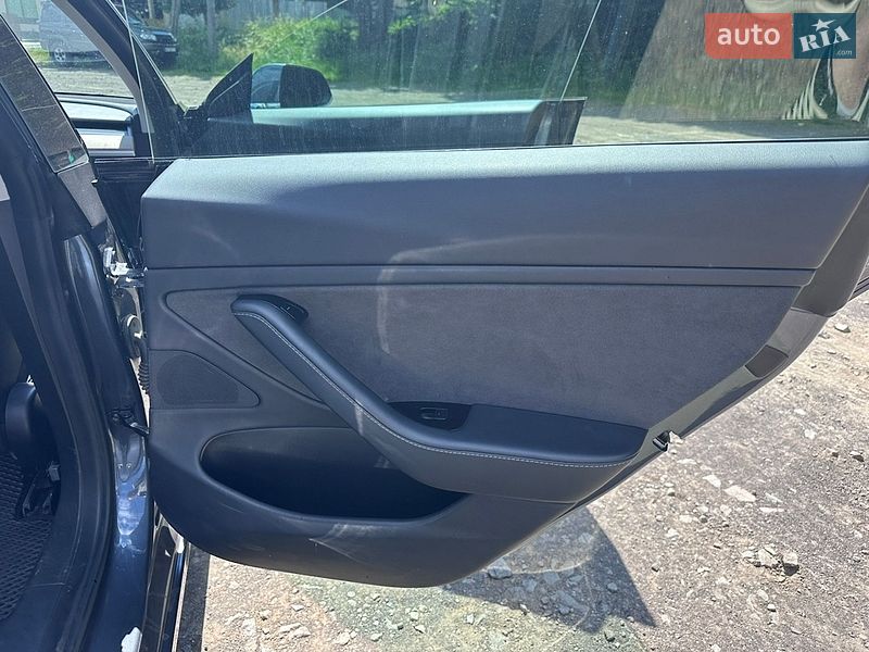 Седан Tesla Model 3 2019 в Ужгороде