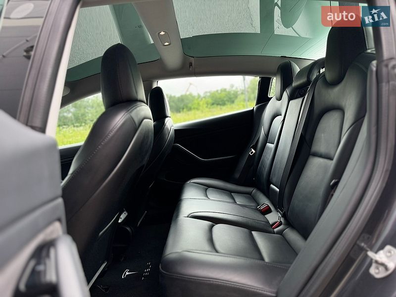 Седан Tesla Model 3 2018 в Киеве