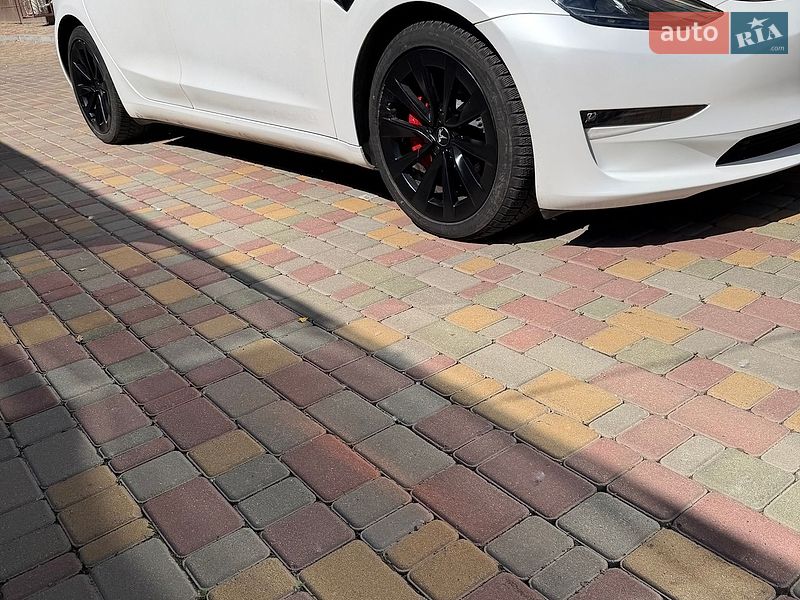 Седан Tesla Model 3 2023 в Одессе