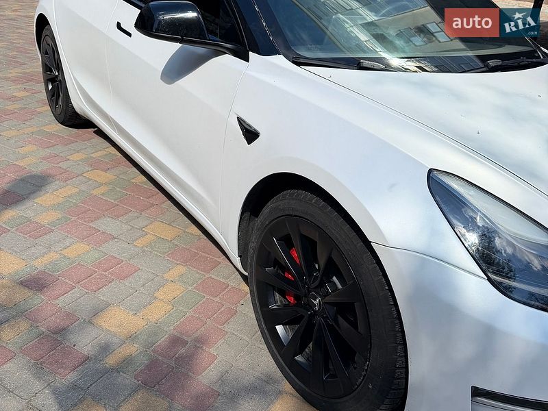Седан Tesla Model 3 2023 в Одессе