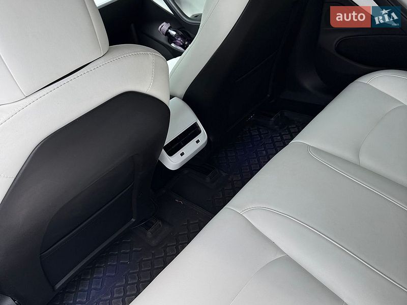 Седан Tesla Model 3 2019 в Золочеве