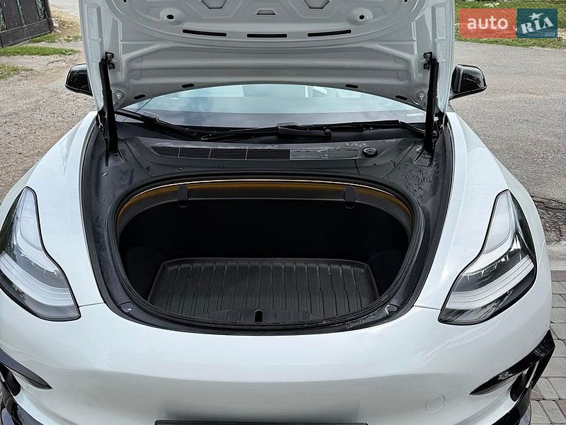 Седан Tesla Model 3 2019 в Золочеве