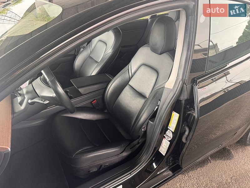 Седан Tesla Model 3 2018 в Киеве